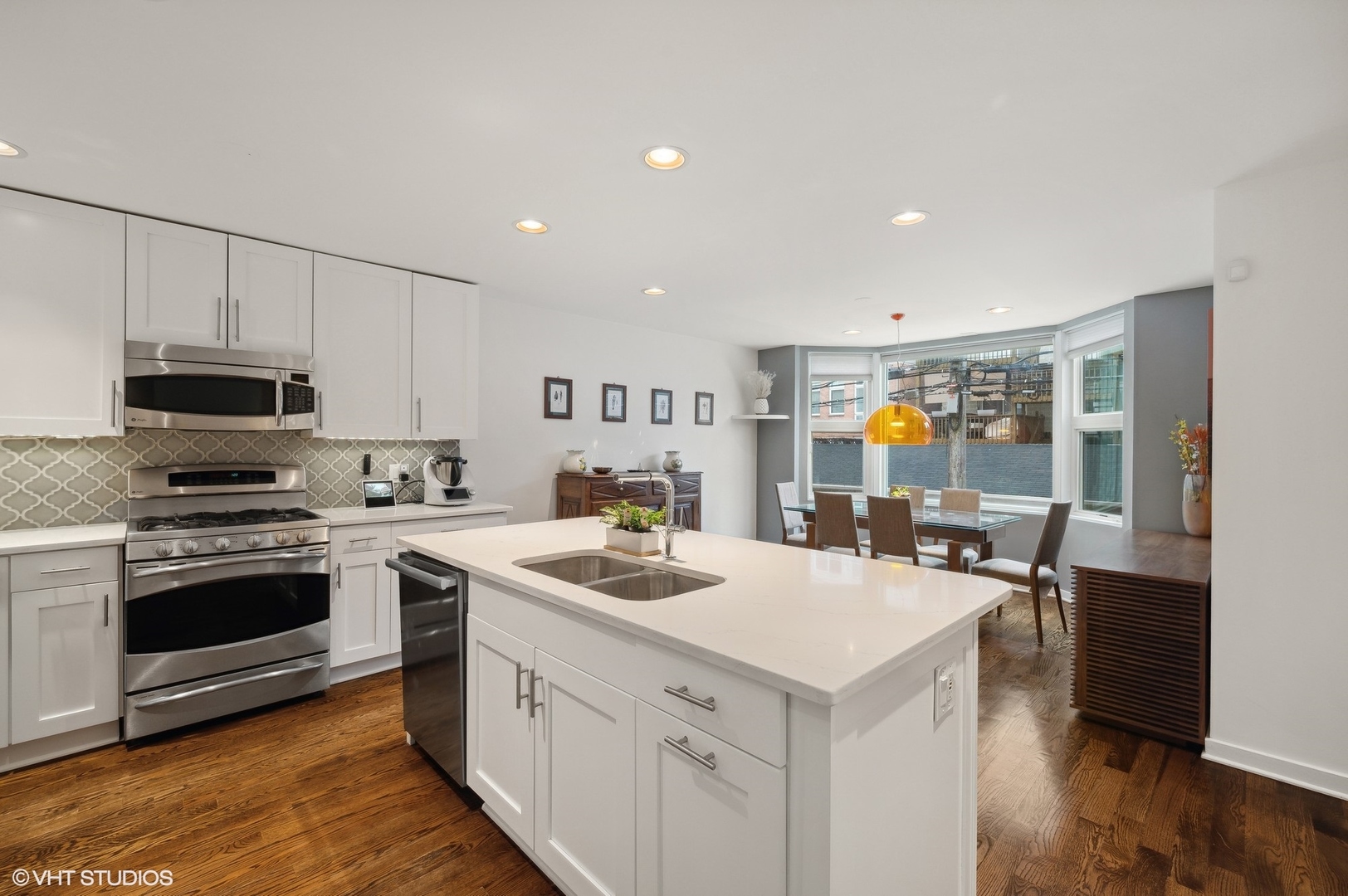 2024 North Racine Avenue, Unit R Chicago, IL 60614 - Photo 13 of 32 a kitchen that has a sink and a stove in it