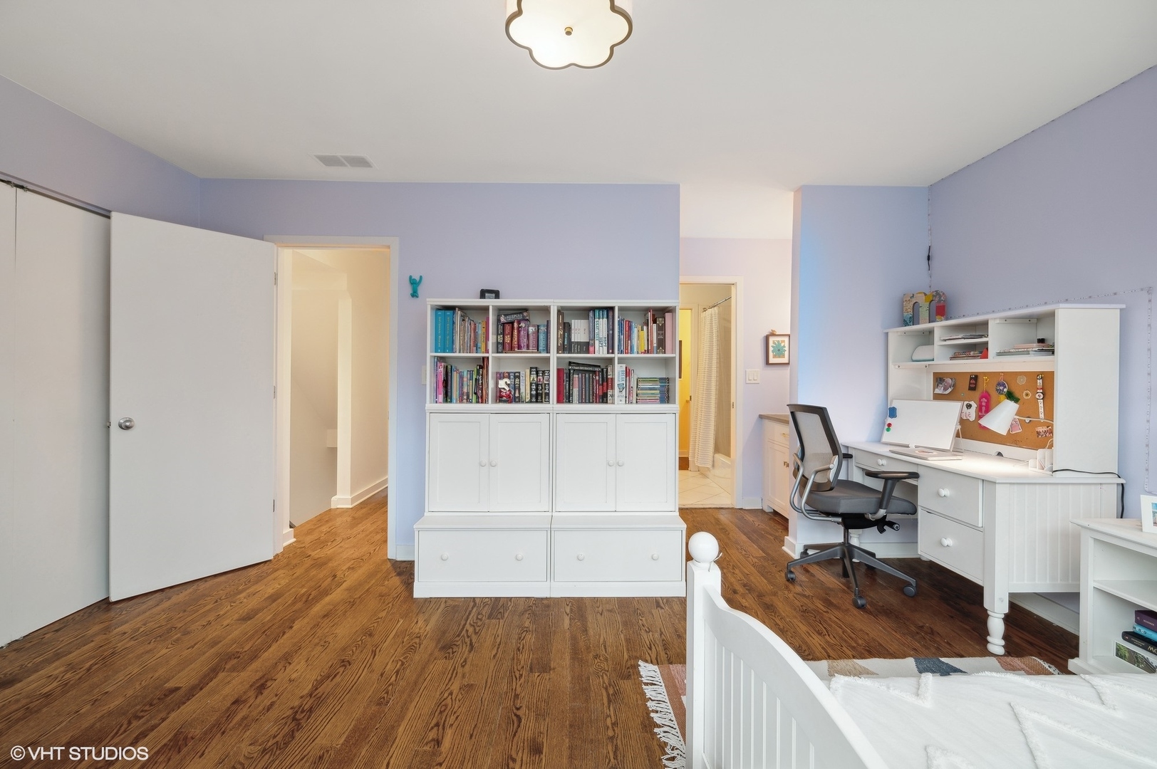 2024 North Racine Avenue, Unit R Chicago, IL 60614 - Photo 22 of 32 a workspace with furniture and window