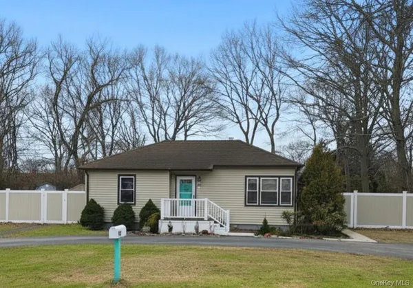 $489,000 | 42 Pinetop Drive, Shirley, NY 11967