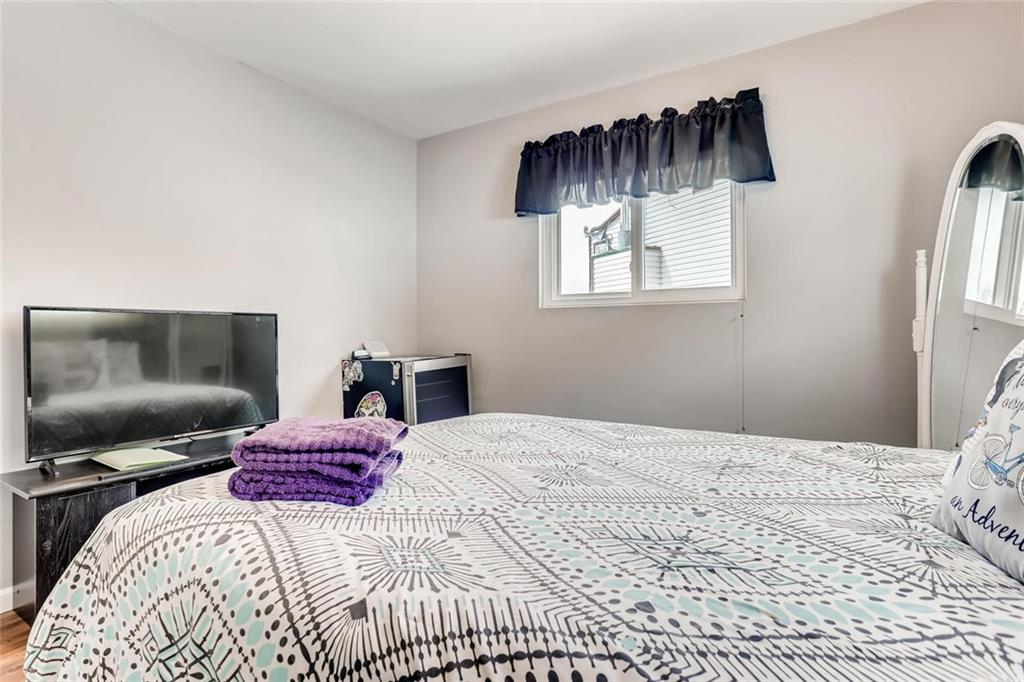 125 Reiling Road Breckenridge, CO 80424 - Photo 20 of 35 a bedroom with a bed and wooden floor