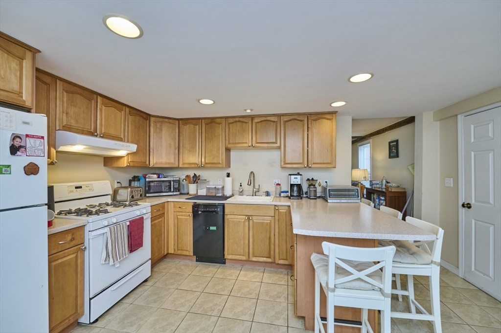 15-17 Peaceable Street Boston, MA 02135 - Photo 19 of 34