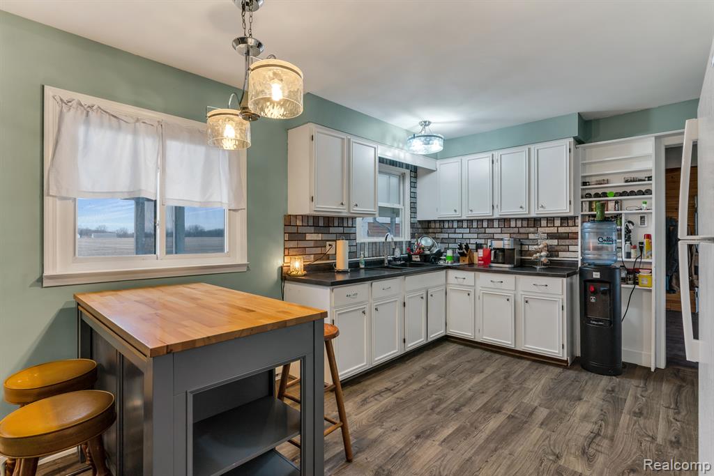 8035 Henderson Road New Lothrop, MI 48460 - Photo 2 of 29