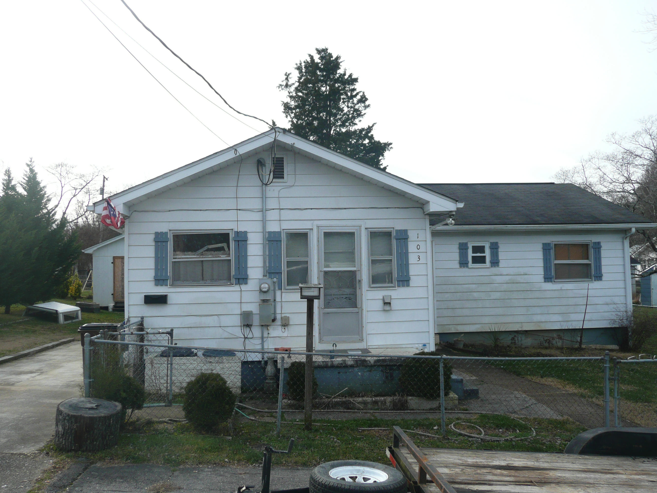 103 Thelma Road Oak Ridge, TN 37830 - Photo 1 of 7 P1080778