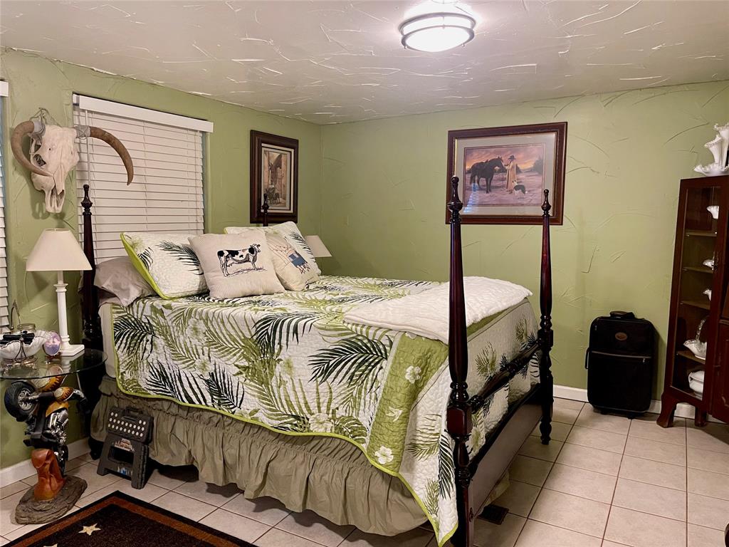 2334 San Bar Road, Unit 13 Graford, TX 76449 - Photo 12 of 33 a bedroom with a bed and a painting on the wall