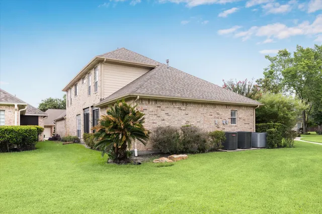 a view of a house with a backyard