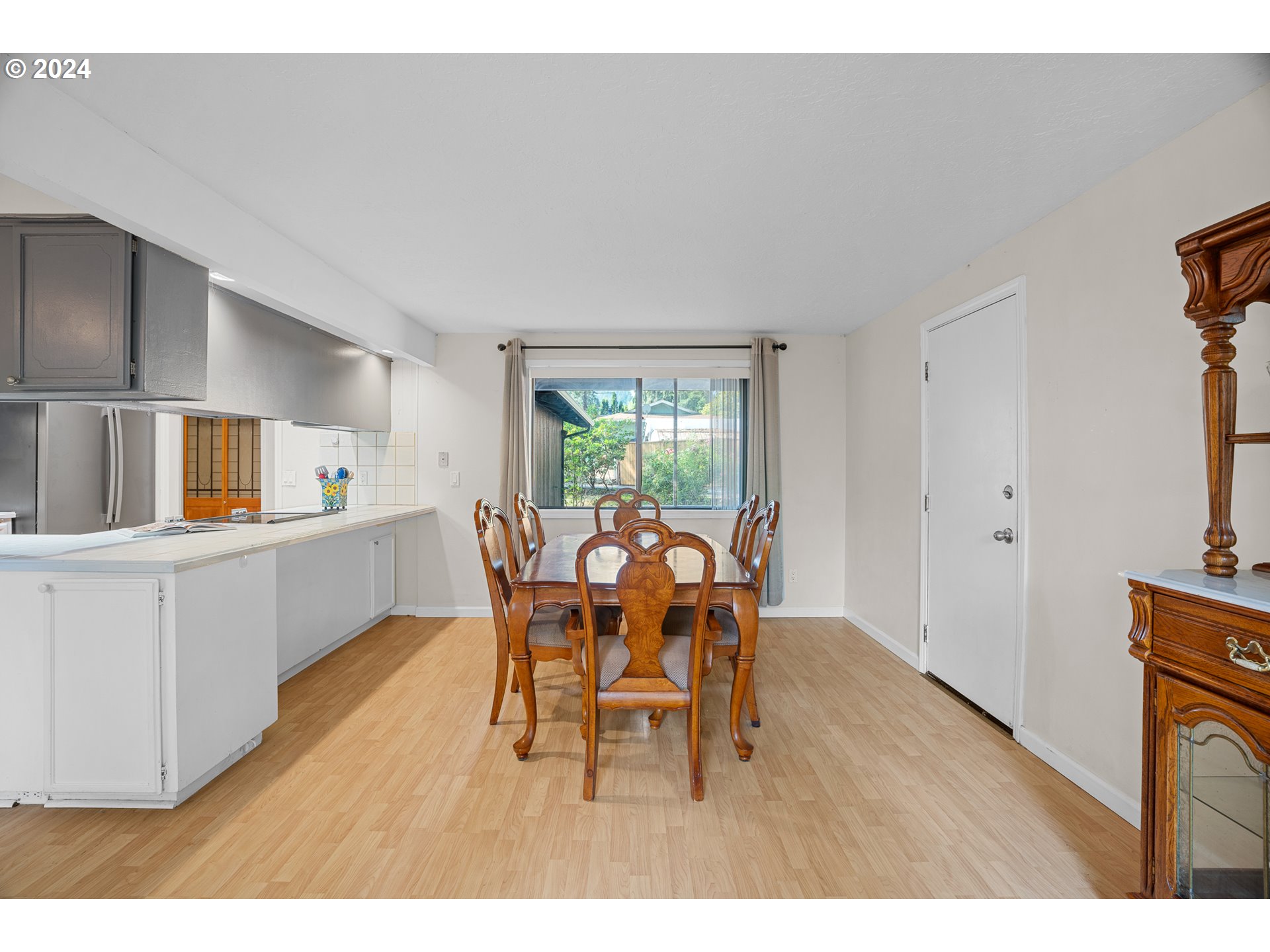 19015 Southwest Rosedale Court Beaverton, OR 97007 - Photo 13 of 35 Gallery Image 13
