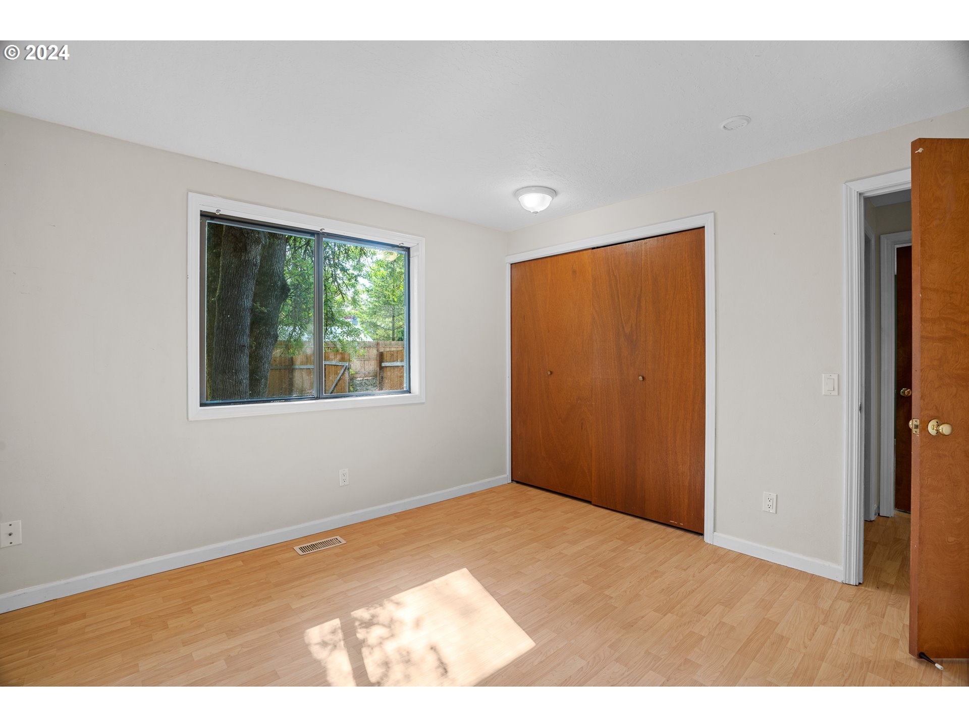 19015 Southwest Rosedale Court Beaverton, OR 97007 - Photo 16 of 35 Gallery Image 16