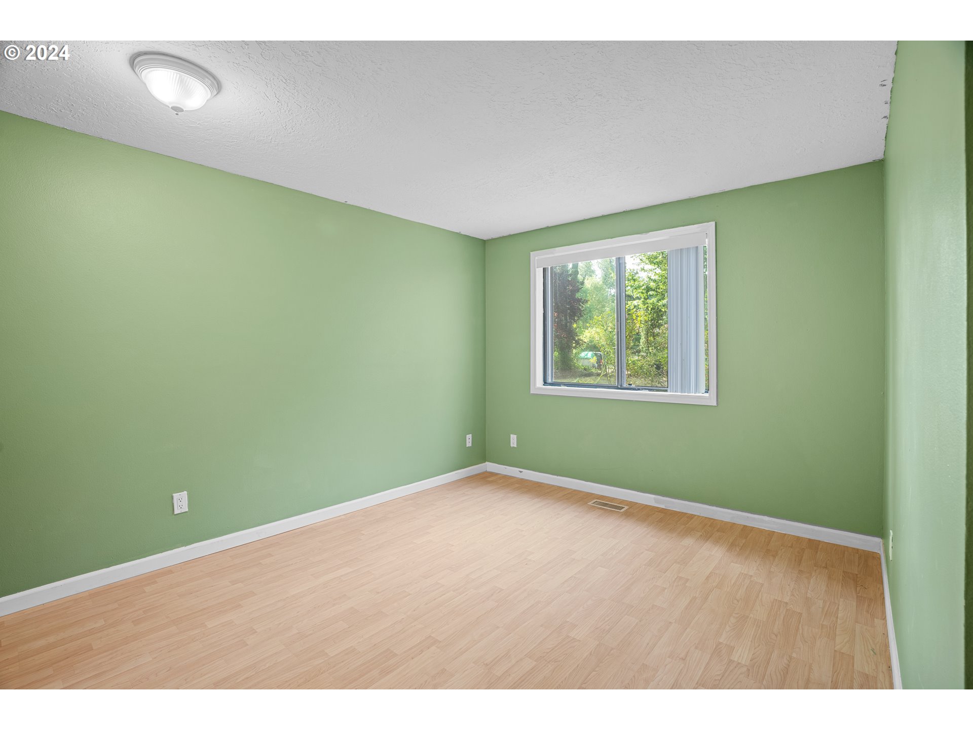 19015 Southwest Rosedale Court Beaverton, OR 97007 - Photo 17 of 35 Gallery Image 17