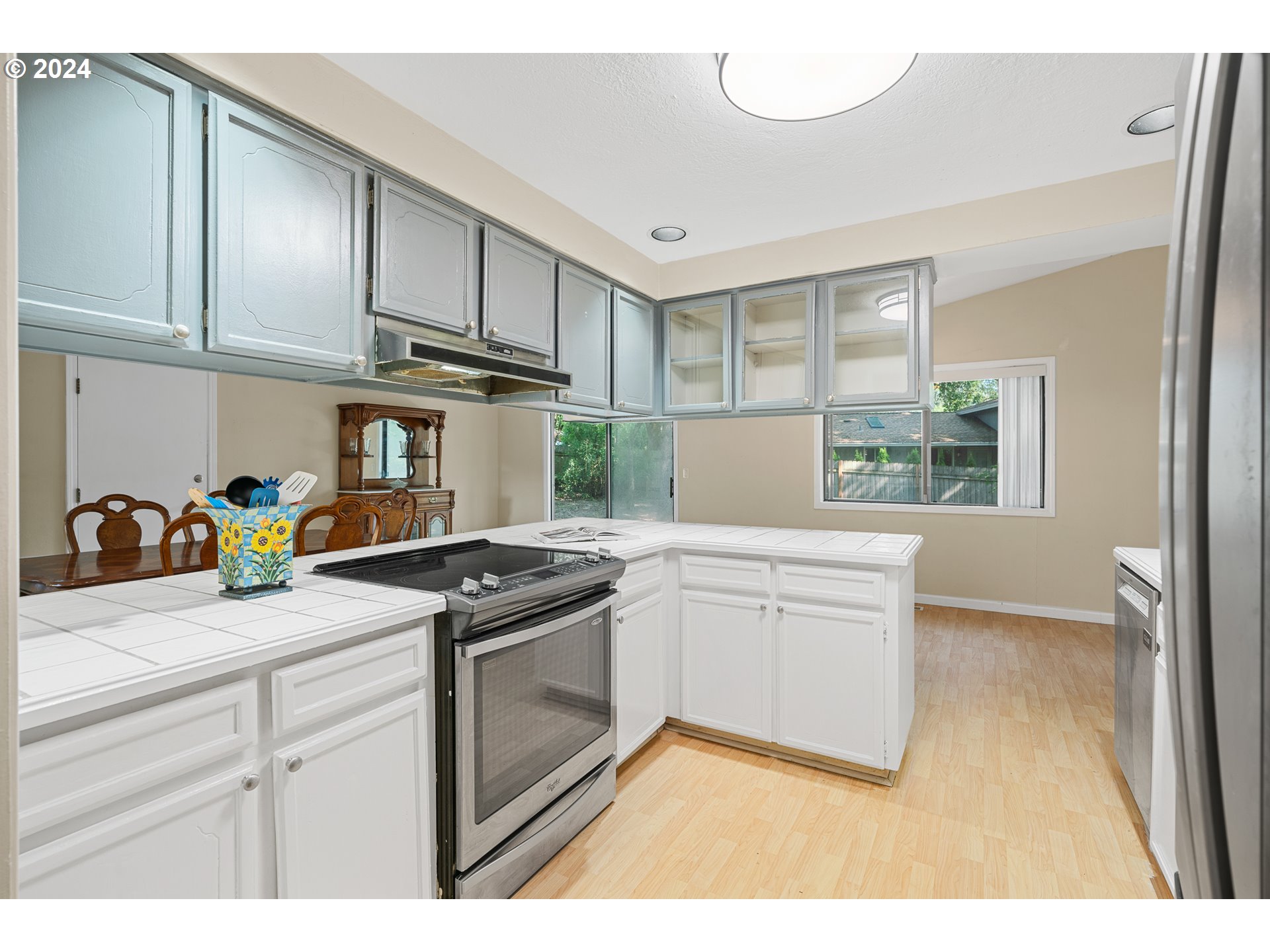 19015 Southwest Rosedale Court Beaverton, OR 97007 - Photo 10 of 35 Gallery Image 10
