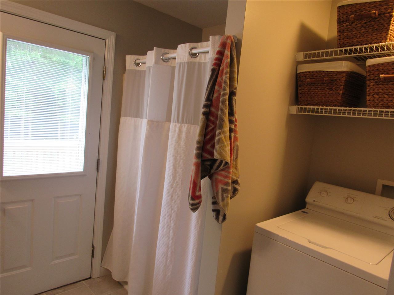 129 Deerfield Road Nottingham, NH 03290 - Photo 13 of 33