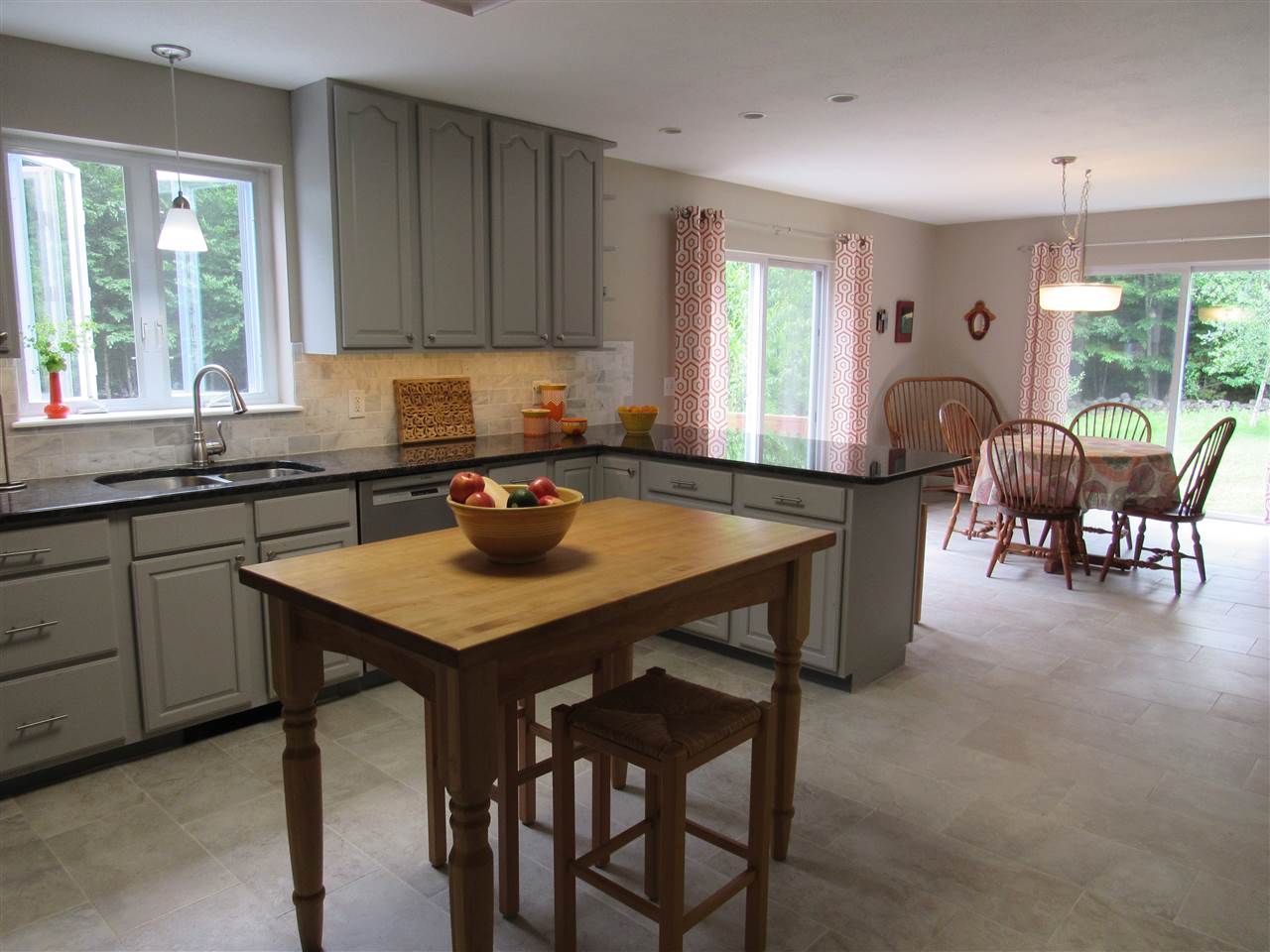 129 Deerfield Road Nottingham, NH 03290 - Photo 5 of 33