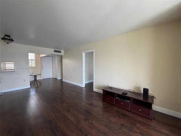 $1,700 | 3020 Marcos Drive, Unit S307, Aventura, FL 33160