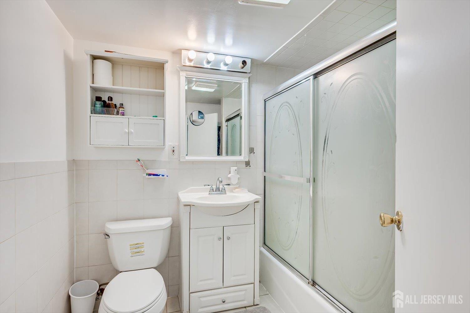 15 Markham Road Edison, NJ 08817 - Photo 21 of 32 a bathroom with a toilet a sink and mirror