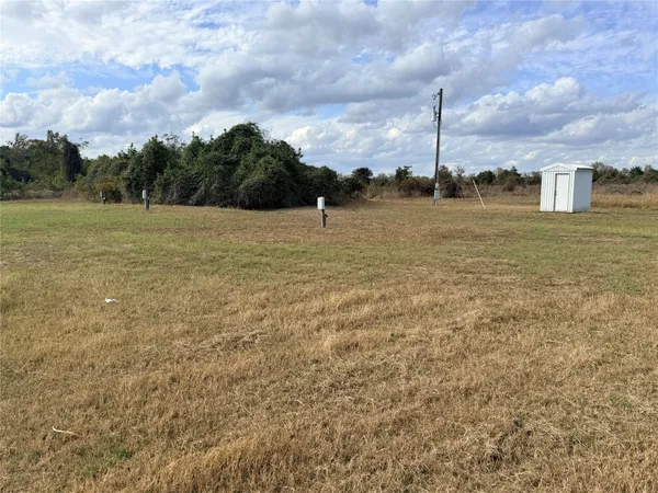 $907,245 | 1300 State Highway 71, Columbus, TX 78934