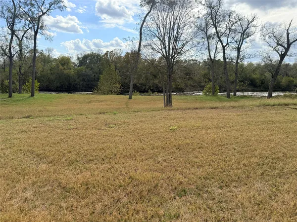 $907,245 | 1300 State Highway 71, Columbus, TX 78934