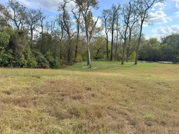 $907,245 | 1300 State Highway 71, Columbus, TX 78934