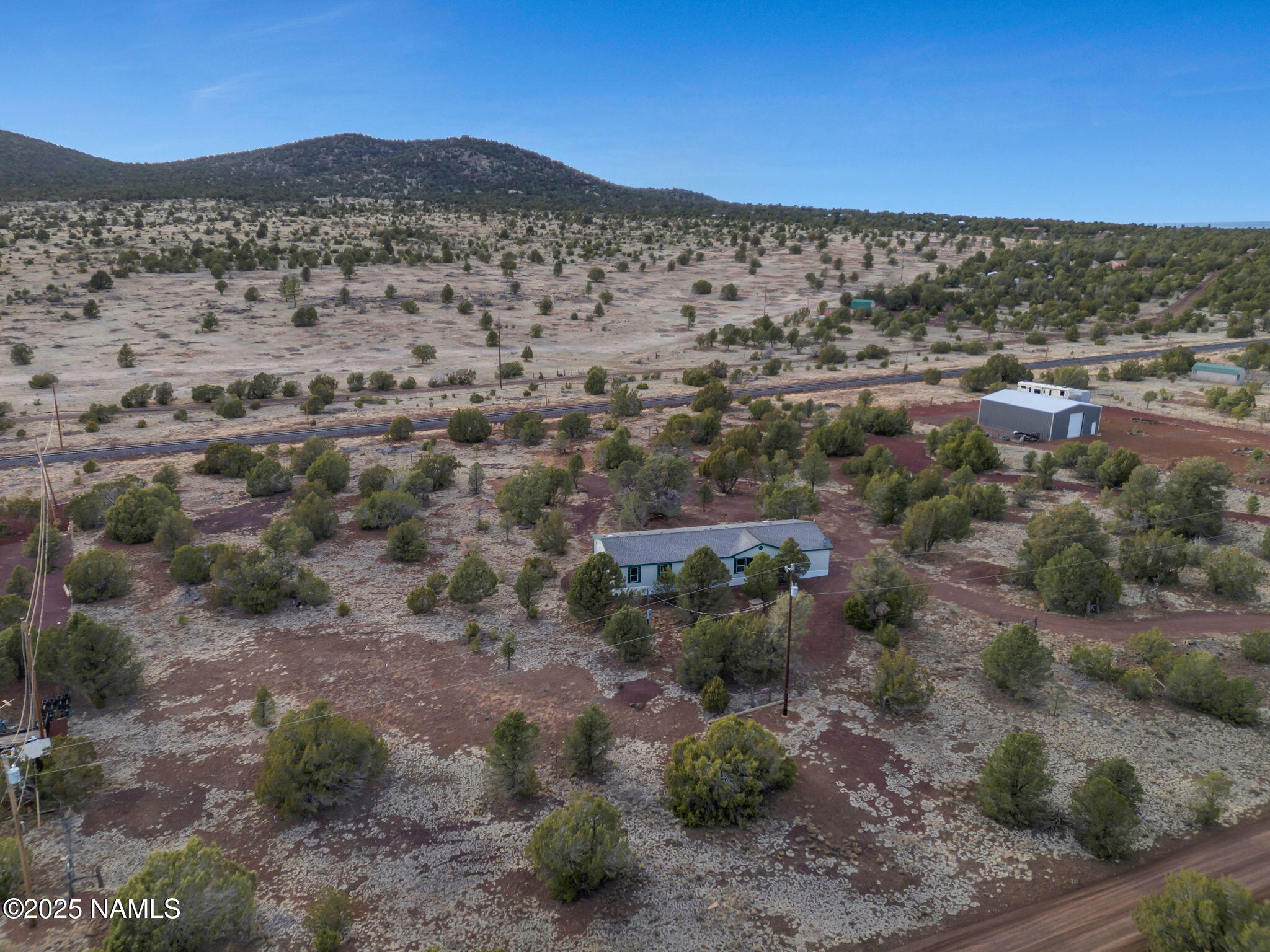 6512 North Santa Fe Road Williams, AZ 86046 - Photo 31 of 35 a view of a city with mountain