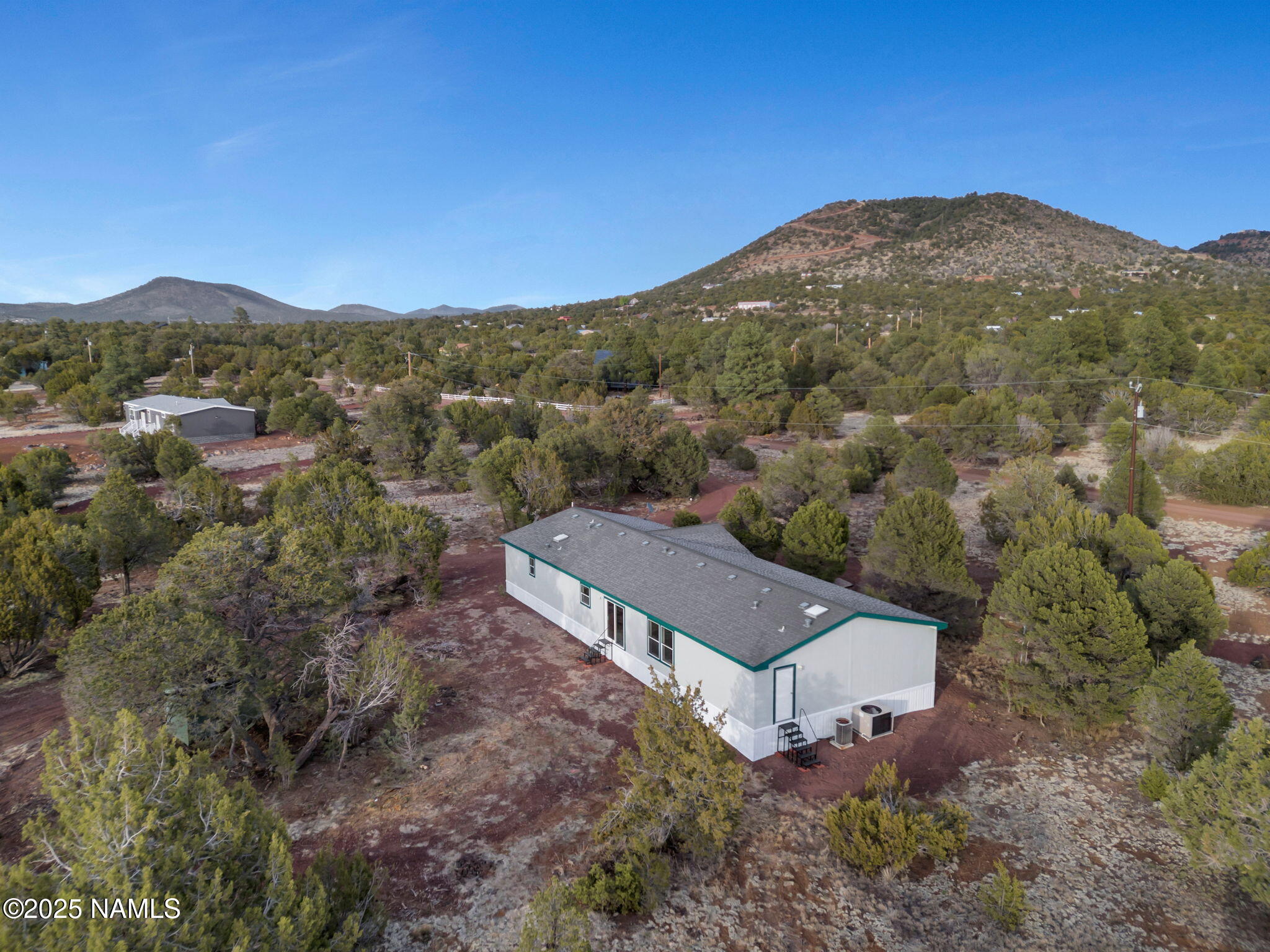 6512 North Santa Fe Road Williams, AZ 86046 - Photo 34 of 35 a view of a house with a mountain in the background