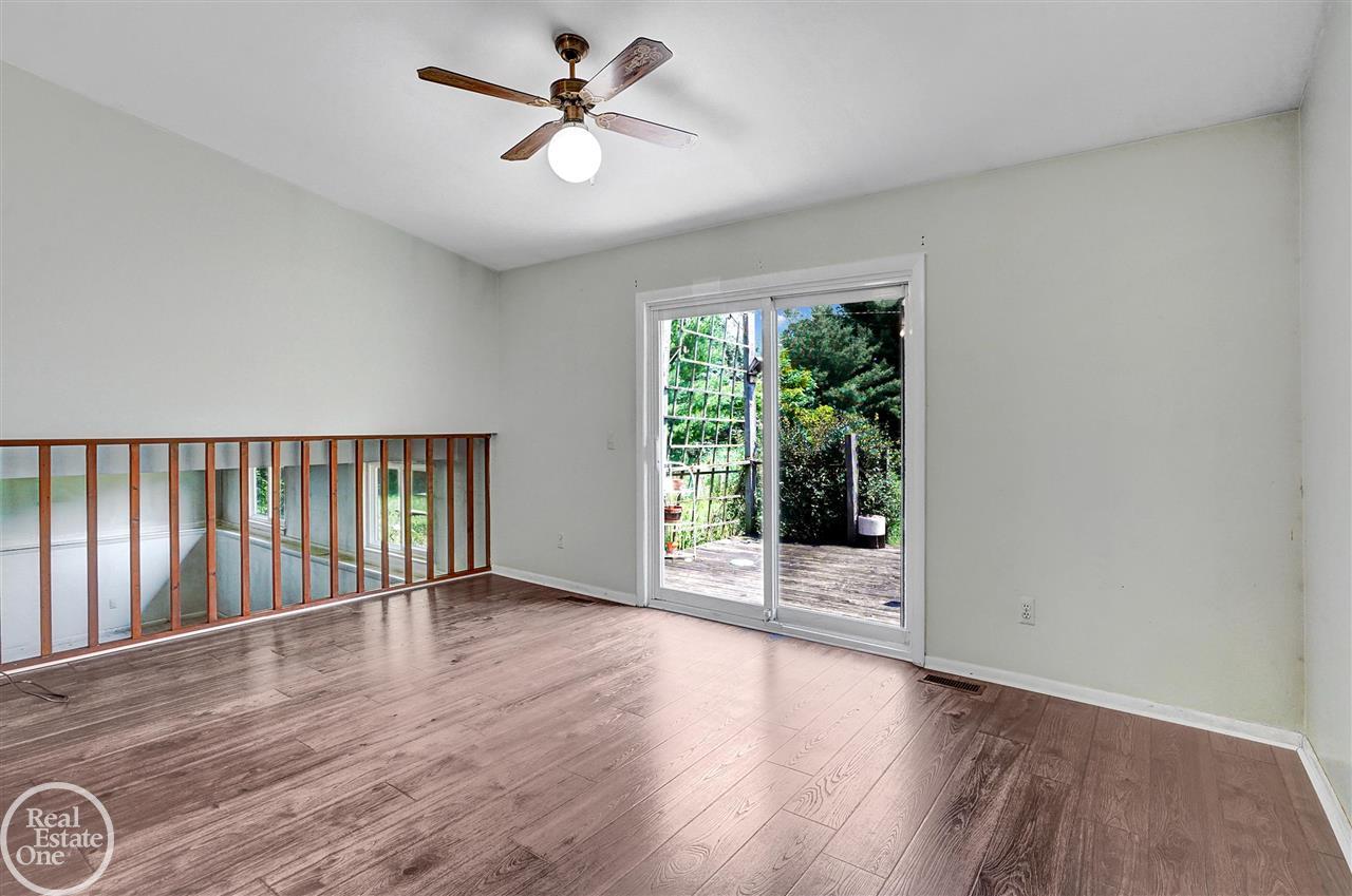 5290 Westview Road Clarkston, MI 48346 - Photo 8 of 24 50047525-7.JPG