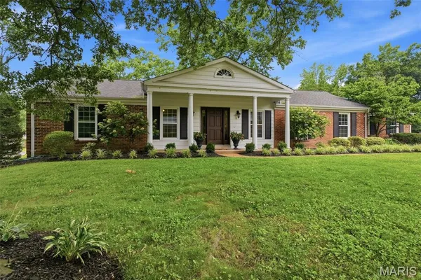 $679,000 | 2007 Firethorn Drive, St. Louis, MO 63131