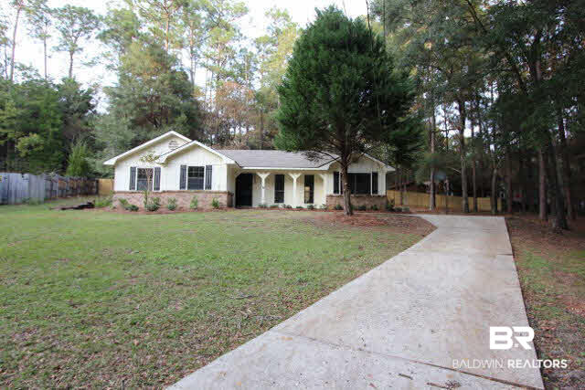 11 Azalea Court Fairhope, AL 36532 - Photo 2 of 17 Front of Home