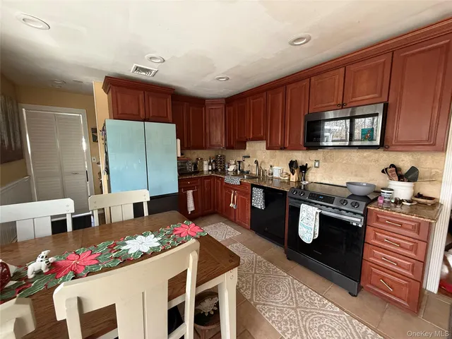 $4,800 | 32 Belleview Avenue, Brookhaven, NY 11934