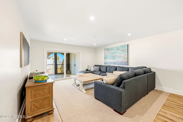 $8,500 | 10 10th Street, Unit 11, Atlantic Beach, FL 32233