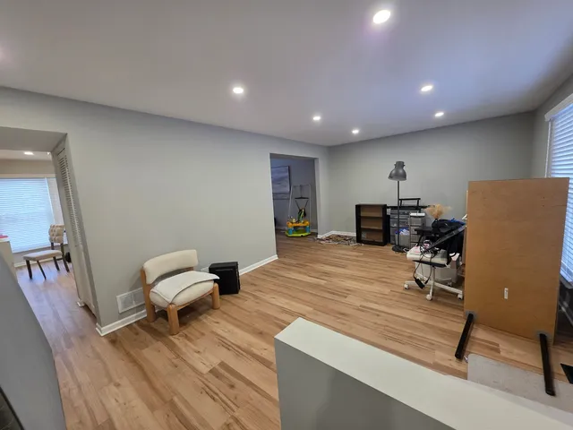 $3,400 | 713 Old Post Road, Buffalo Grove, IL 60089