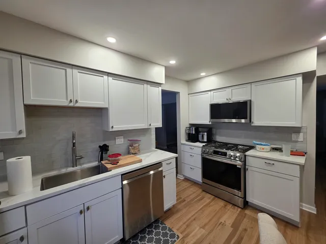 $3,400 | 713 Old Post Road, Buffalo Grove, IL 60089