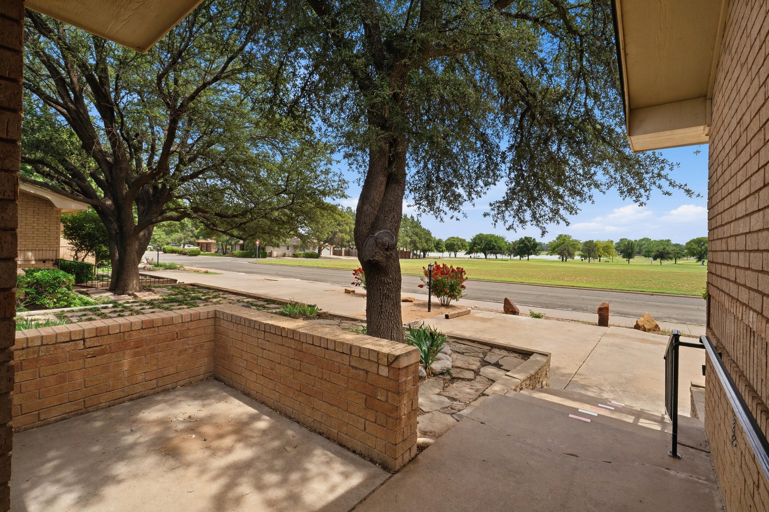 3208 59th Street Lubbock, TX 79413 - Photo 4 of 37 IMG_8810