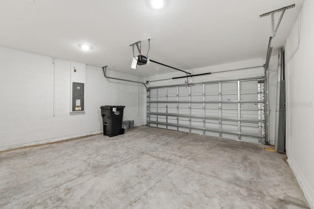 13231 Commons Avenue Parrish, FL 34219 - Photo 33 of 40 a view of a garage