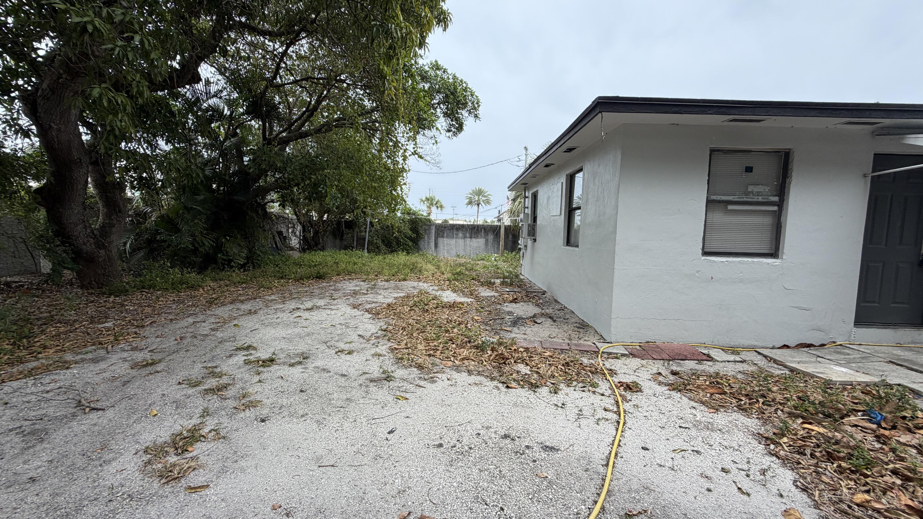 34 West 34th Street Riviera Beach, FL 33404 - Photo 2 of 10 IMG_4562