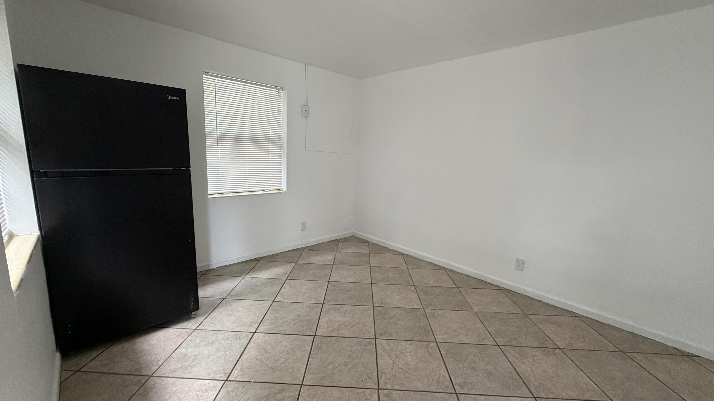 34 West 34th Street Riviera Beach, FL 33404 - Photo 6 of 10 IMG_4567