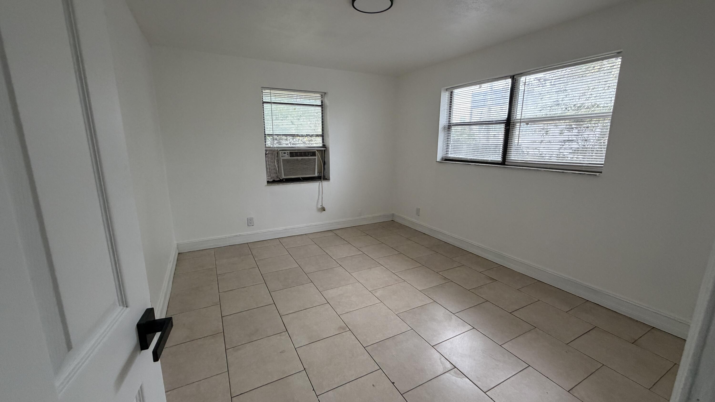 34 West 34th Street Riviera Beach, FL 33404 - Photo 7 of 10 IMG_4570