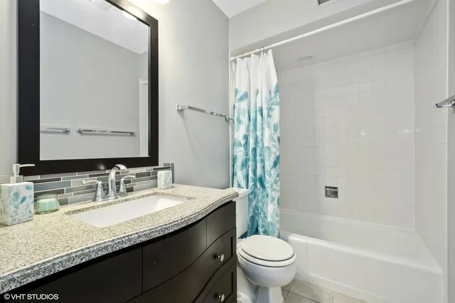 $2,100 | 520 Shorely Drive, Unit 201, Barrington, IL 60010