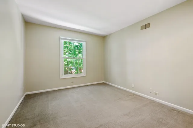 $2,100 | 520 Shorely Drive, Unit 201, Barrington, IL 60010