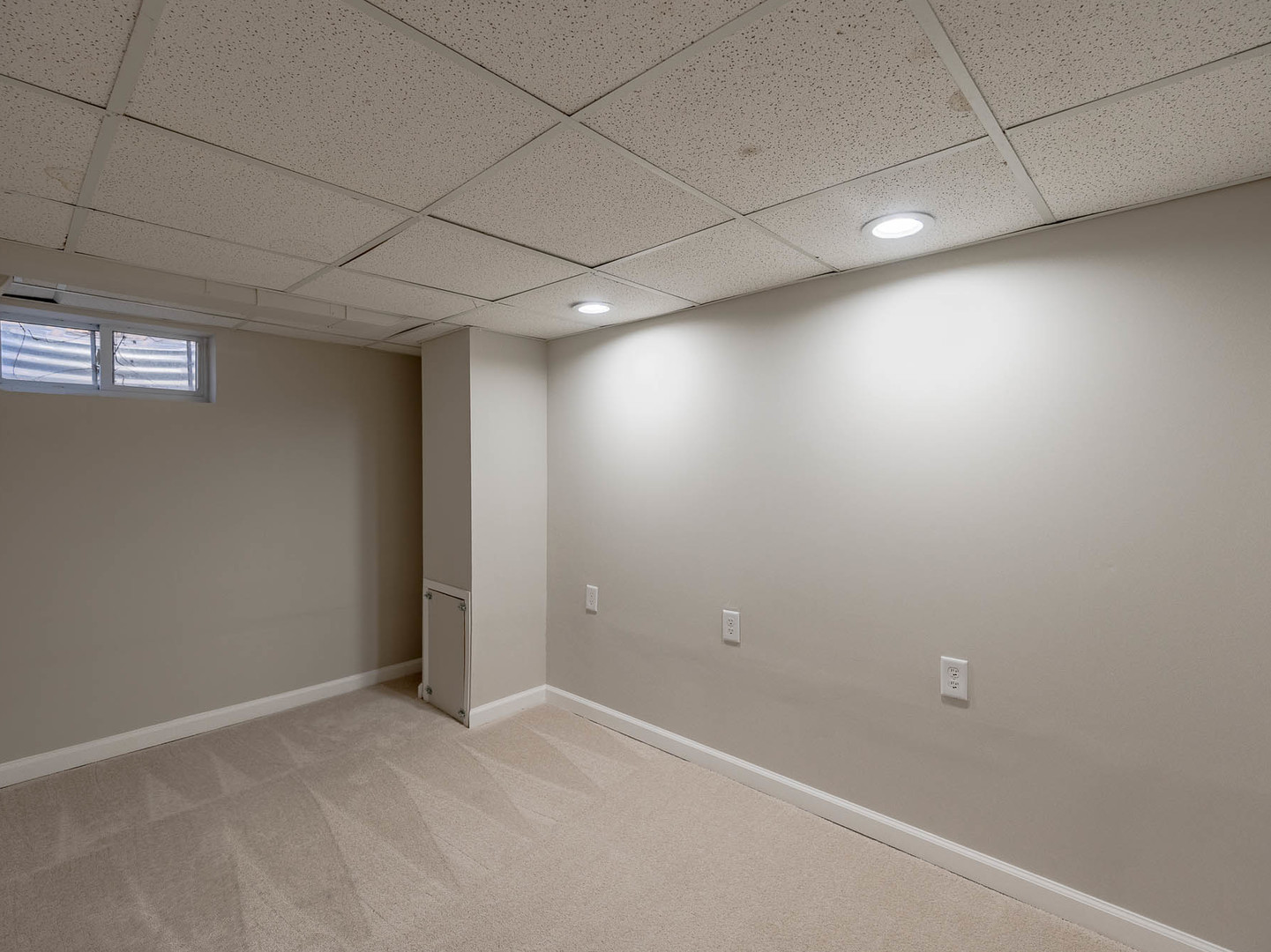 805 Spring Road Elmhurst, IL 60126 - Photo 14 of 16 a view of an empty room