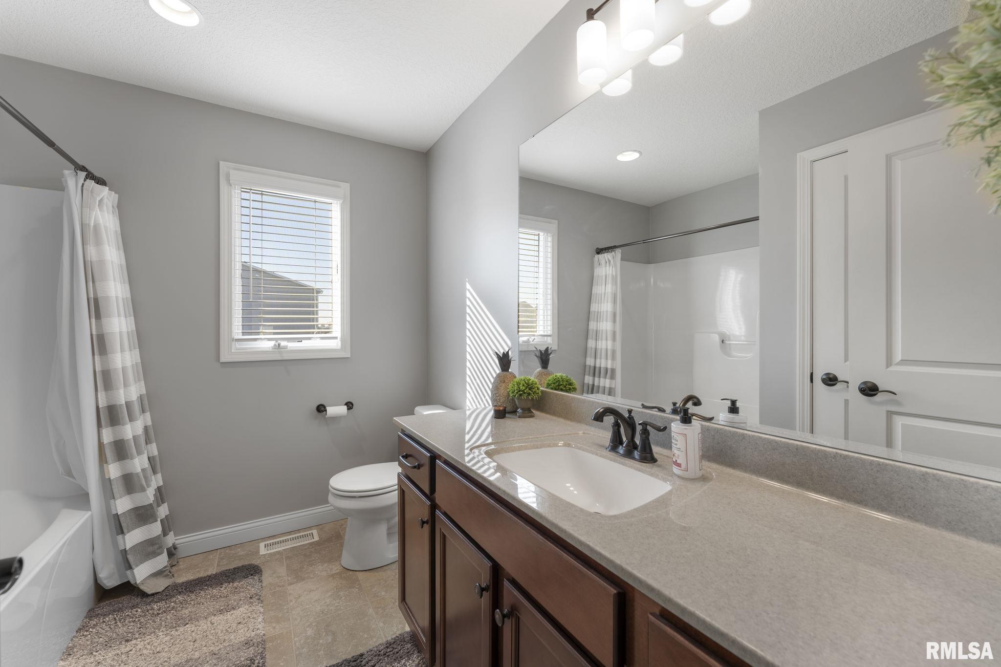 5814 Emily Road Bettendorf, IA 52722 - Photo 14 of 25 Gallery Image 14