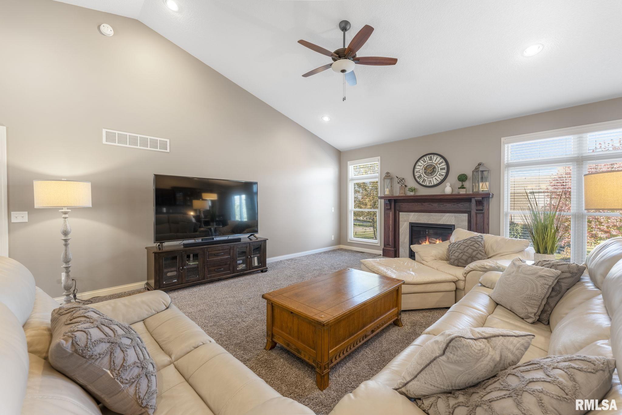 5814 Emily Road Bettendorf, IA 52722 - Photo 5 of 25 Gallery Image 5