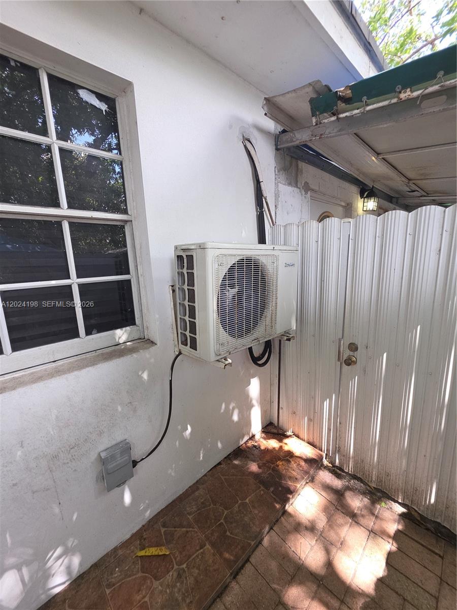 651 East 48th Street Hialeah, FL 33013 - Photo 33 of 52 a backyard of a house