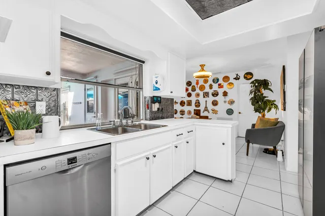 $6,000 | 4799 Northwest 5th Avenue, Boca Raton, FL 33431