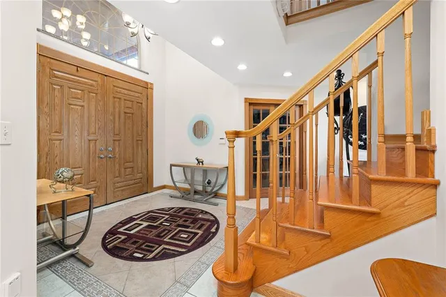 a view of a livingroom with furniture and entryway