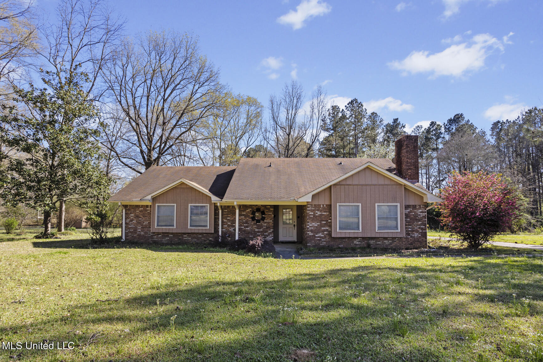 1054 Westbury Square Jackson, MS 39212 - Photo 3 of 21 1000052727