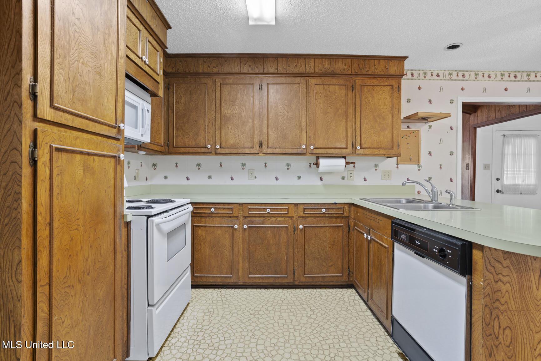 1054 Westbury Square Jackson, MS 39212 - Photo 9 of 21 1000052735