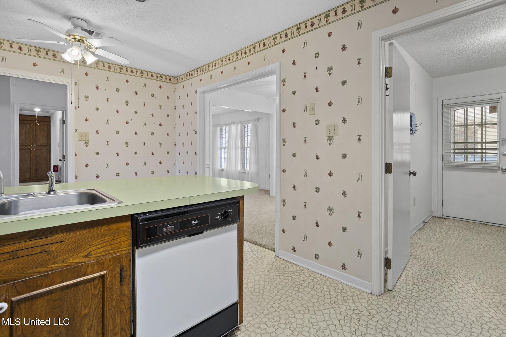 1054 Westbury Square Jackson, MS 39212 - Photo 10 of 21 1000052736