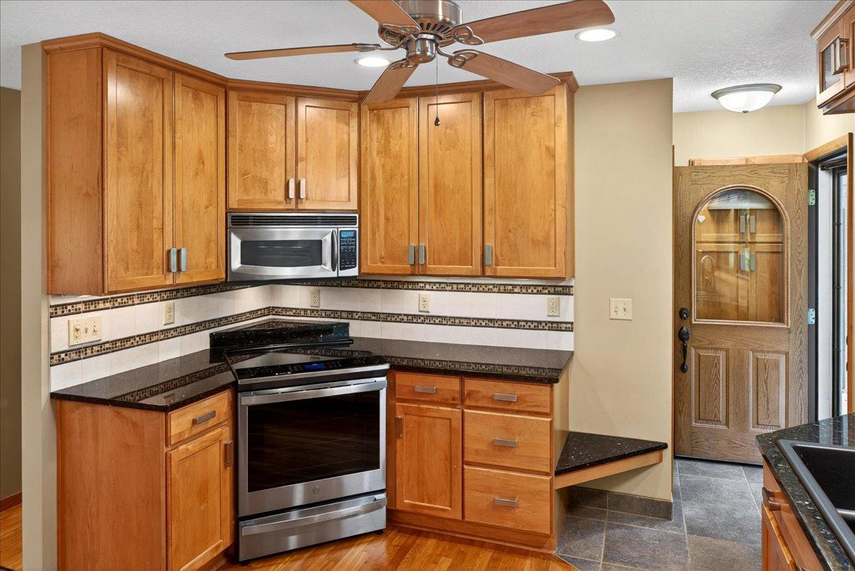 18420 Bates Street Dayton, MN 55327 - Photo 5 of 61