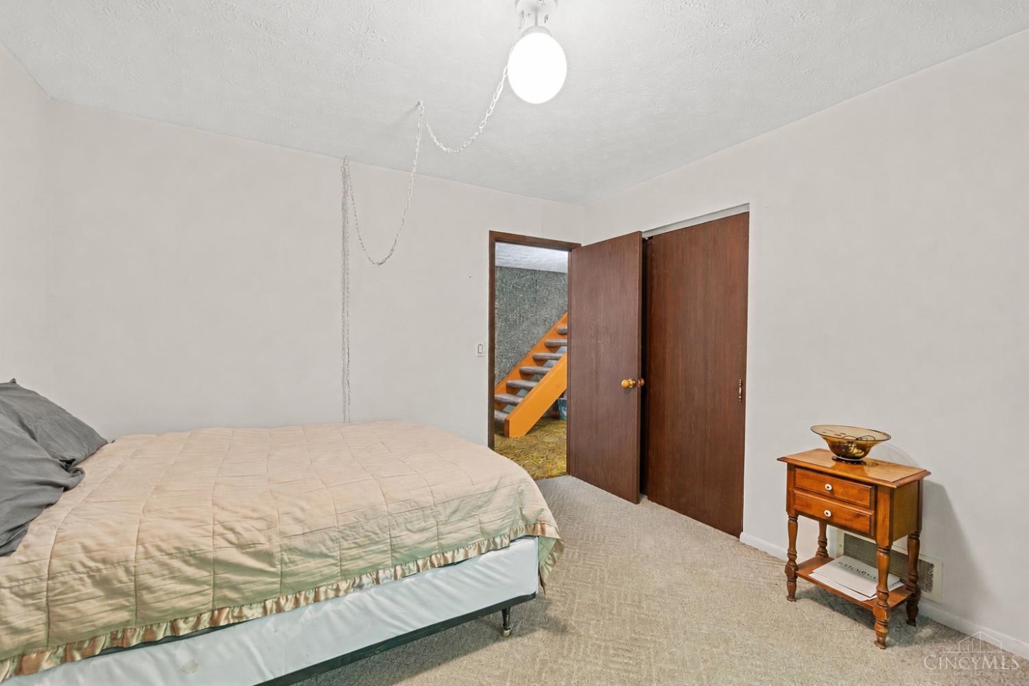 511 West Galbraith Road Cincinnati, OH 45215 - Photo 23 of 36