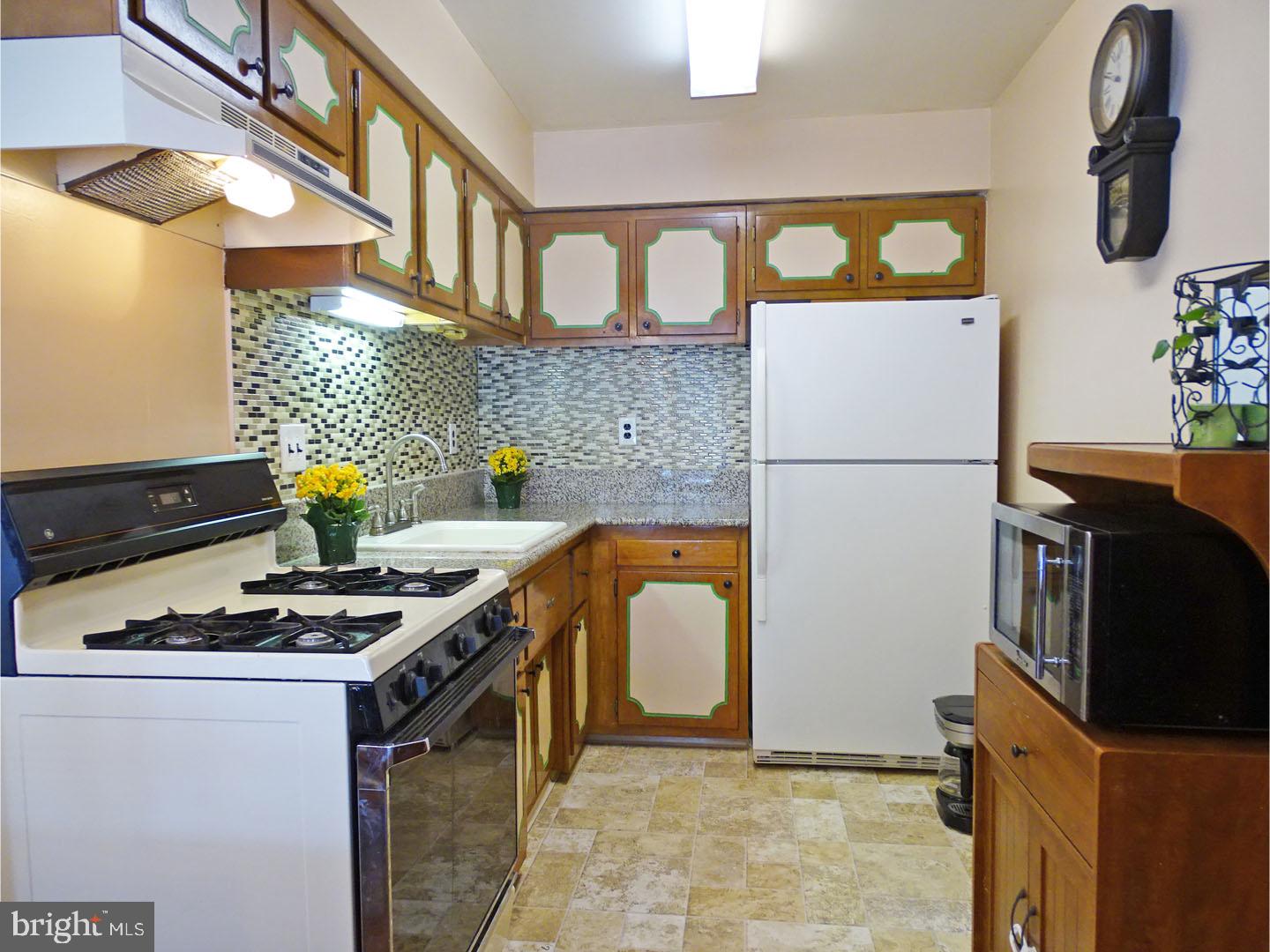 3222 Rhett Road Philadelphia, PA 19154 - Photo 4 of 22 Kitchen