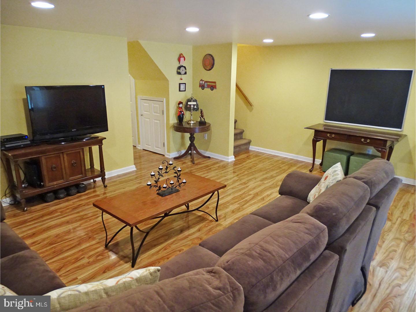 3222 Rhett Road Philadelphia, PA 19154 - Photo 8 of 22 Family Room