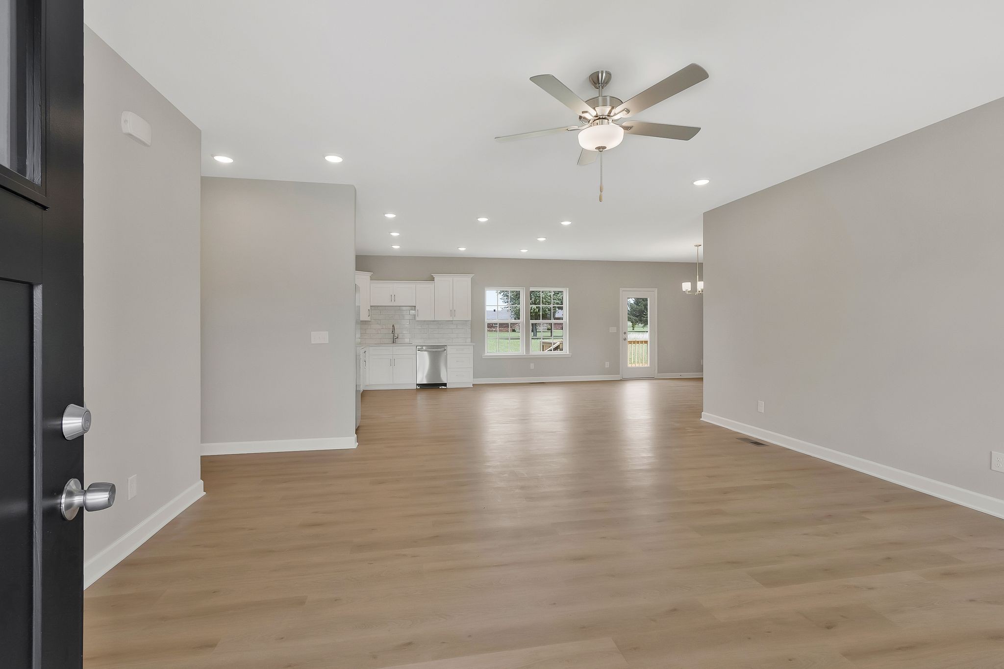 1435 Unionville Deason Road Unionville, TN 37180 - Photo 6 of 33 a view of an empty room with a ceiling fan